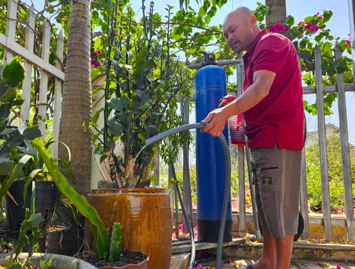 Thiếu nước sạch nhiều tháng, người dân mua nước đến 200.000 đồng/m3- Ảnh 2. Thiếu nước sạch nhiều tháng, người dân mua nước đến 200.000 đồng/m3- Ảnh 2.
