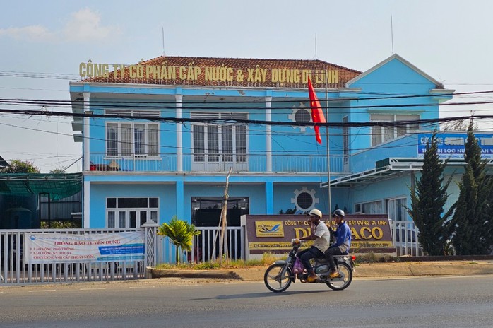 Thiếu nước sạch nhiều tháng, người dân mua nước đến 200.000 đồng/m3- Ảnh 3. Thiếu nước sạch nhiều tháng, người dân mua nước đến 200.000 đồng/m3- Ảnh 3.