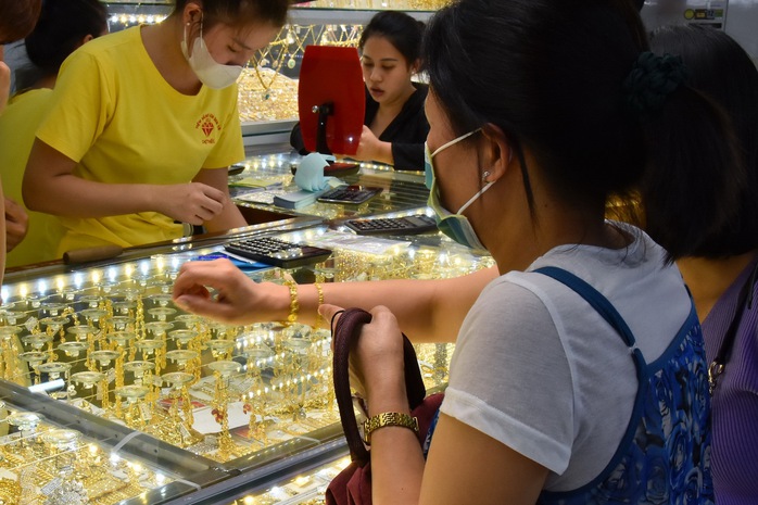 Giá vàng hôm nay, 21-3: Tăng dựng đứng, Mỹ sẽ có 3 lần giảm lãi suất- Ảnh 1.