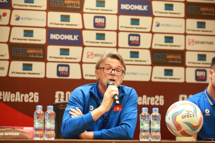 HLV Troussier nói gì trước trận đấu với chủ nhà Indonesia? - Ảnh 2. HLV Troussier nói gì trước trận đấu với chủ nhà Indonesia? - Ảnh 2.