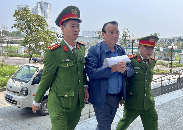 Chủ tịch Tân Hoàng Minh Đỗ Anh Dũng bị đề nghị từ 9-10 năm tù- Ảnh 1. Chủ tịch Tân Hoàng Minh Đỗ Anh Dũng bị đề nghị từ 9-10 năm tù- Ảnh 1.