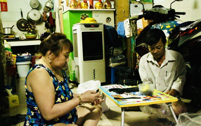 Đắng lòng công nhân làm thêm với tiền công Đắng lòng công nhân làm thêm với tiền công