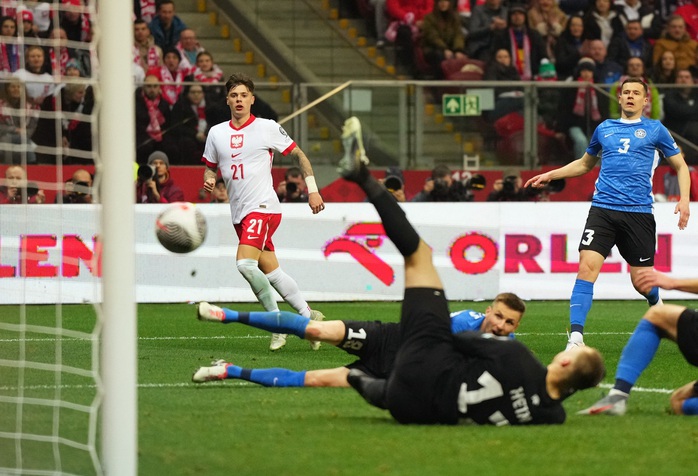 Karol Mets đá phàn lưới nhà Estonia Karol Mets đá phàn lưới nhà Estonia