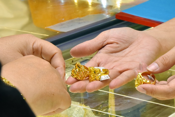 Giá vàng hôm nay, 22-3: Bất ngờ giảm mạnh- Ảnh 1. Giá vàng hôm nay, 22-3: Bất ngờ giảm mạnh- Ảnh 1.