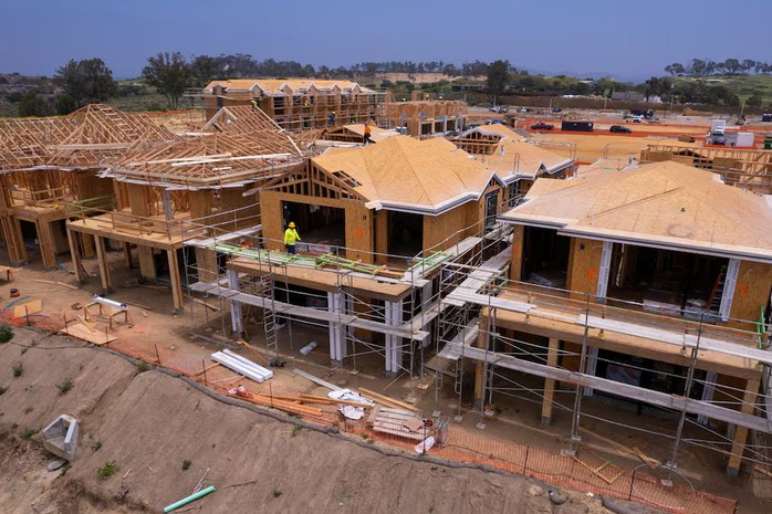 Một khu dân cư đang được xây ở bang California - Mỹ vào tháng 5-2023 Ảnh: REUTERS Một khu dân cư đang được xây ở bang California - Mỹ vào tháng 5-2023 Ảnh: REUTERS