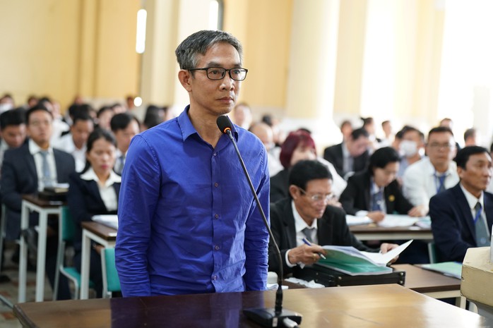 Xét xử vụ Vạn Thịnh Phát: Cựu Phó Giám đốc Tài chính sốc trước mức án bị đề nghị- Ảnh 1. Xét xử vụ Vạn Thịnh Phát: Cựu Phó Giám đốc Tài chính sốc trước mức án bị đề nghị- Ảnh 1.
