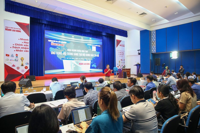 Báo Người Lao Động khai giảng khóa đào tạo ứng dụng AI trong sáng tạo nội dung báo chí số- Ảnh 1. Báo Người Lao Động khai giảng khóa đào tạo ứng dụng AI trong sáng tạo nội dung báo chí số- Ảnh 1.