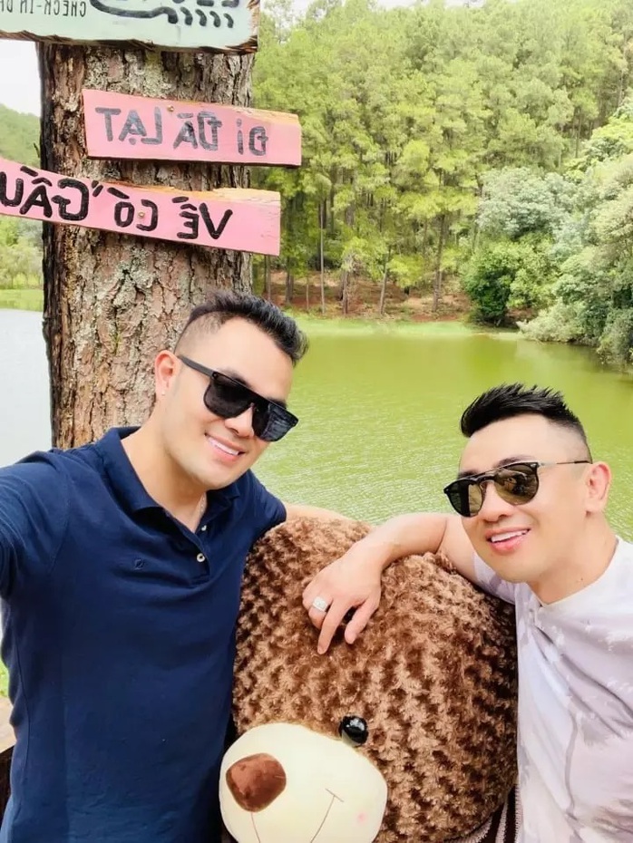 Cựu thành viên nhóm 1088 giấu con gái chuyện yêu đồng giới- Ảnh 2. Cựu thành viên nhóm 1088 giấu con gái chuyện yêu đồng giới- Ảnh 2.