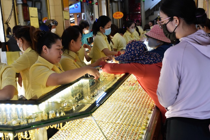 Giá vàng trong nước tiếp tục giảm sâu- Ảnh 1. Giá vàng trong nước tiếp tục giảm sâu- Ảnh 1.