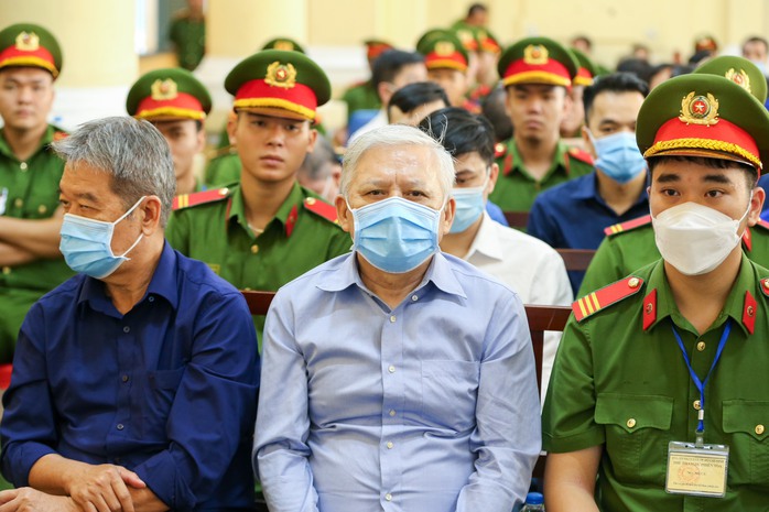 Xét xử vụ Vạn Thịnh Phát: Cựu Phó Giám đốc Tài chính sốc trước mức án bị đề nghị- Ảnh 3. Xét xử vụ Vạn Thịnh Phát: Cựu Phó Giám đốc Tài chính sốc trước mức án bị đề nghị- Ảnh 3.