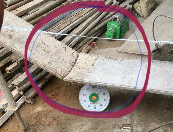 Điều tra vụ sập giàn giáo khiến 2 thợ xây thương vong- Ảnh 1. Điều tra vụ sập giàn giáo khiến 2 thợ xây thương vong- Ảnh 1.