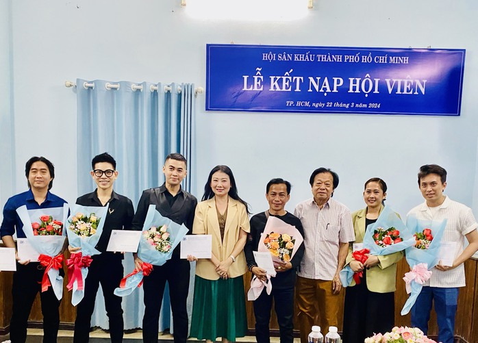 NSND Kim Cương xúc động trong lễ kết nạp hội viên mới- Ảnh 4. NSND Kim Cương xúc động trong lễ kết nạp hội viên mới- Ảnh 4.