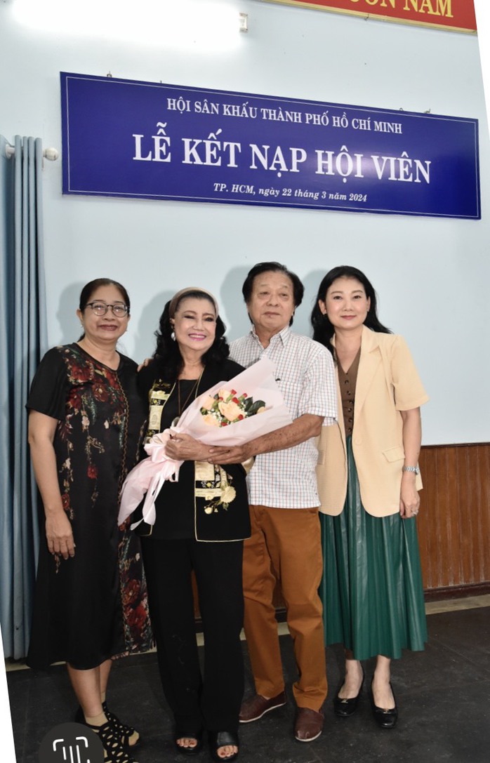 NSND Kim Cương xúc động trong lễ kết nạp hội viên mới- Ảnh 5. NSND Kim Cương xúc động trong lễ kết nạp hội viên mới- Ảnh 5.