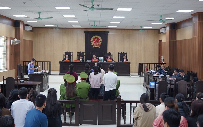 Bố mẹ cùng con gái đi tù vì buôn bán Bố mẹ cùng con gái đi tù vì buôn bán