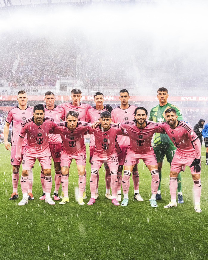 Đội bóng của Messi thua thảm, người hâm mộ phẫn nộ- Ảnh 1. Đội bóng của Messi thua thảm, người hâm mộ phẫn nộ- Ảnh 1.
