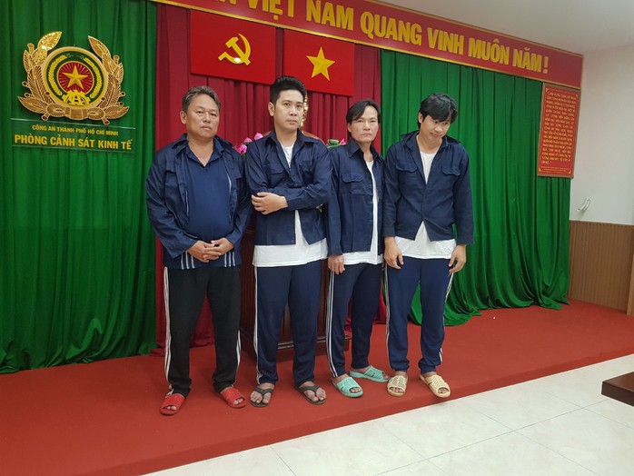 Công an TP HCM bắt 2 cán bộ hải quan Cửa khẩu Cảng Phú Mỹ- Ảnh 5. Công an TP HCM bắt 2 cán bộ hải quan Cửa khẩu Cảng Phú Mỹ- Ảnh 5.