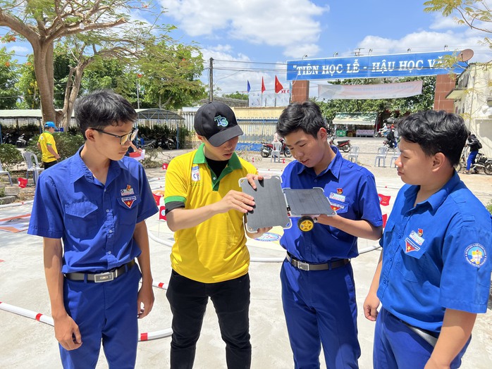 Học sinh chạy nước rút vòng chung kết đua xe năng lượng- Ảnh 5.