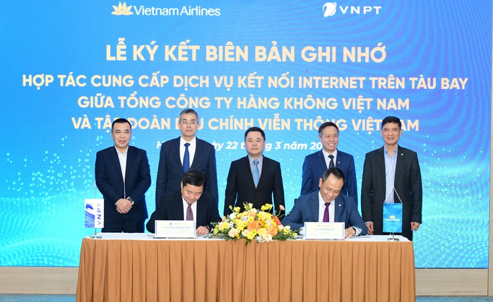 VNPT và Vietnam Airlines hợp tác cung cấp dịch vụ Internet trên máy bay- Ảnh 1. VNPT và Vietnam Airlines hợp tác cung cấp dịch vụ Internet trên máy bay- Ảnh 1.