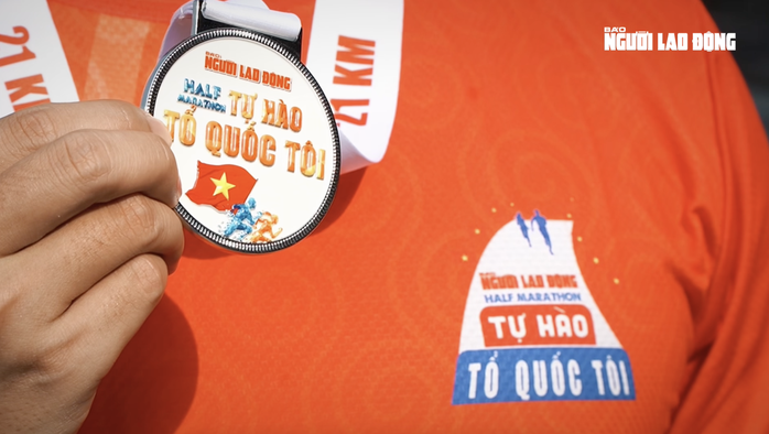 Cận cảnh áo đấu giải Half-marathon Cận cảnh áo đấu giải Half-marathon