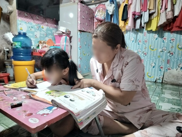 Nữ công nhân Nữ công nhân