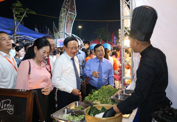 Đặc sắc đêm hội văn hóa, ẩm thực Bình Định- Ảnh 2. Đặc sắc đêm hội văn hóa, ẩm thực Bình Định- Ảnh 2.