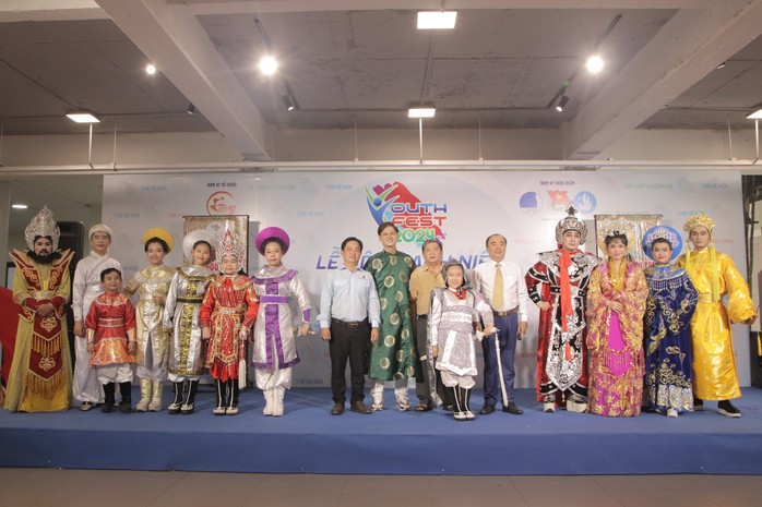 Chung tay giữ hồn dân tộc- Ảnh 6. Chung tay giữ hồn dân tộc- Ảnh 6.