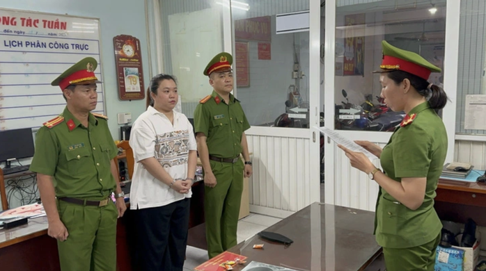 Công an TP HCM bắt kẻ Công an TP HCM bắt kẻ