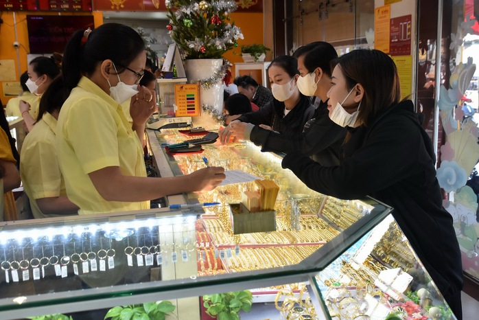 Giá vàng hôm nay 24-3: Giá vàng SJC biến động ngược với vàng nhẫn- Ảnh 1. Giá vàng hôm nay 24-3: Giá vàng SJC biến động ngược với vàng nhẫn- Ảnh 1.