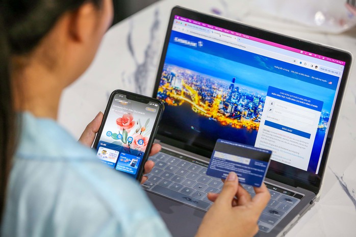 Người dân phải luôn đề cao cảnh giác với các thủ đoạn lừa đảo chiếm đoạt tiền ngày càng tinh vi Ảnh: HOÀNG TRIỀU