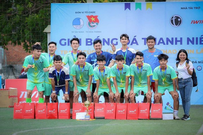 Trường THPT Hoàng Văn Thụ vô địch giải Thanh niên Tây Ninh năm 2024- Ảnh 1. Trường THPT Hoàng Văn Thụ vô địch giải Thanh niên Tây Ninh năm 2024- Ảnh 1.