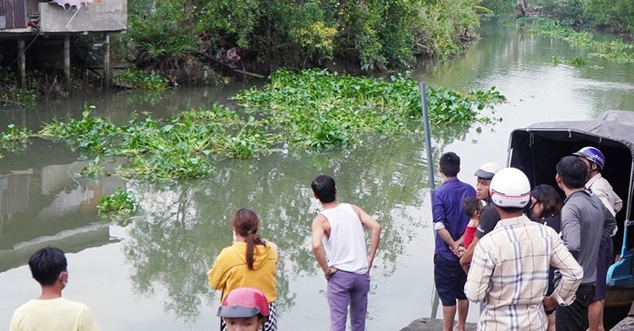 Hai bé gái chết đuối dưới hố sâu gần nhà- Ảnh 1. Hai bé gái chết đuối dưới hố sâu gần nhà- Ảnh 1.