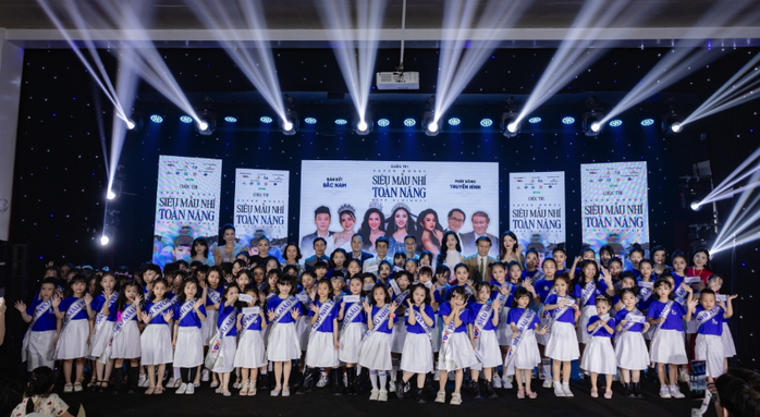 NSND Nguyễn Hải cùng nhiều hoa hậu, á hậu ngồi ghế nóng tìm kiếm mẫu nhí- Ảnh 1. NSND Nguyễn Hải cùng nhiều hoa hậu, á hậu ngồi ghế nóng tìm kiếm mẫu nhí- Ảnh 1.