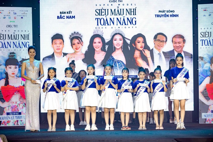 NSND Nguyễn Hải cùng nhiều hoa hậu, á hậu ngồi ghế nóng tìm kiếm mẫu nhí- Ảnh 4. NSND Nguyễn Hải cùng nhiều hoa hậu, á hậu ngồi ghế nóng tìm kiếm mẫu nhí- Ảnh 4.