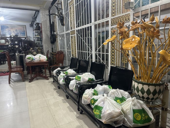 Một chủ nhà trọ chơi đẹp cho công nhân nợ 3 tháng tiền nhà- Ảnh 4. Một chủ nhà trọ chơi đẹp cho công nhân nợ 3 tháng tiền nhà- Ảnh 4.
