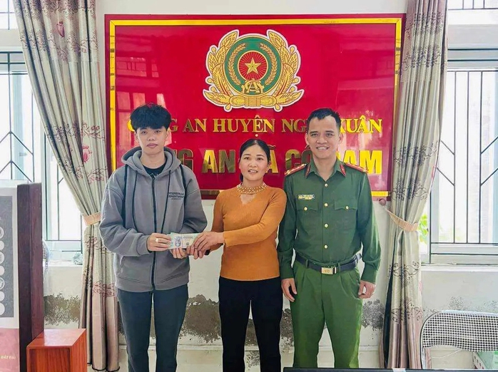 2 phụ nữ nhờ công an tìm người chuyển nhầm hơn 100 triệu vào tài khoản- Ảnh 1. 2 phụ nữ nhờ công an tìm người chuyển nhầm hơn 100 triệu vào tài khoản- Ảnh 1.