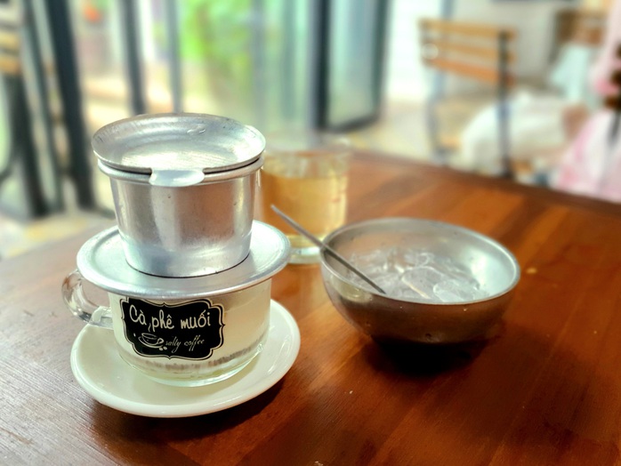 Cà phê muối trong thành nội- Ảnh 1. Cà phê muối trong thành nội- Ảnh 1.