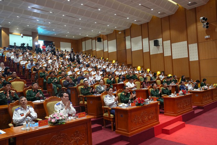 Báo Người Lao Động, Tổng Biên tập Báo Người Lao Động nhận Bằng khen của Bộ Quốc phòng- Ảnh 1. Báo Người Lao Động, Tổng Biên tập Báo Người Lao Động nhận Bằng khen của Bộ Quốc phòng- Ảnh 1.