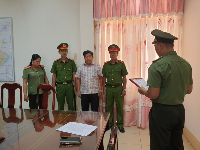 Thêm một cán bộ ở Hậu Giang bị bắt vì liên quan đất đai- Ảnh 2. Thêm một cán bộ ở Hậu Giang bị bắt vì liên quan đất đai- Ảnh 2.