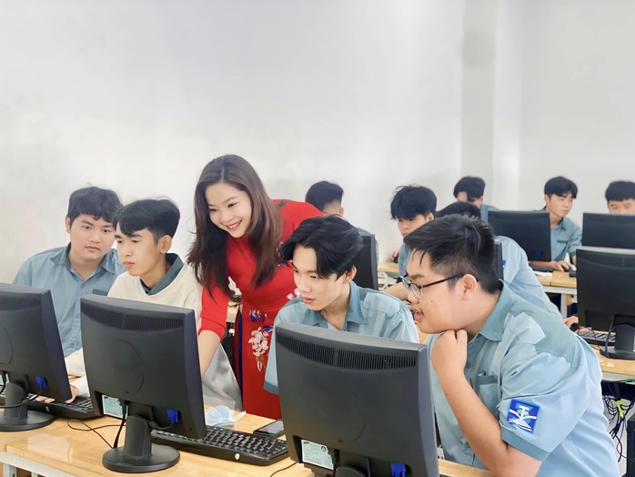 2 ngành được tăng lương nhiều nhất từ 1-7-2024- Ảnh 2. 2 ngành được tăng lương nhiều nhất từ 1-7-2024- Ảnh 2.