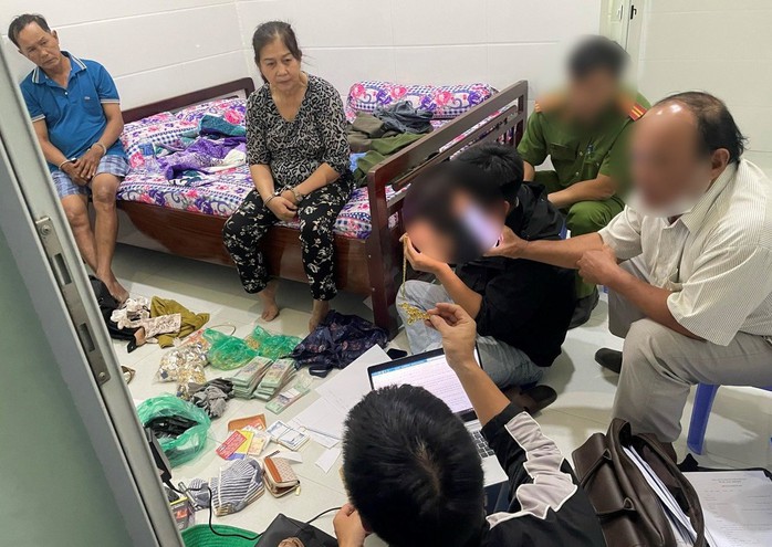 Đôi tình nhân trộm 3,5 kg vàng có 11 tiền án- Ảnh 2. Đôi tình nhân trộm 3,5 kg vàng có 11 tiền án- Ảnh 2.