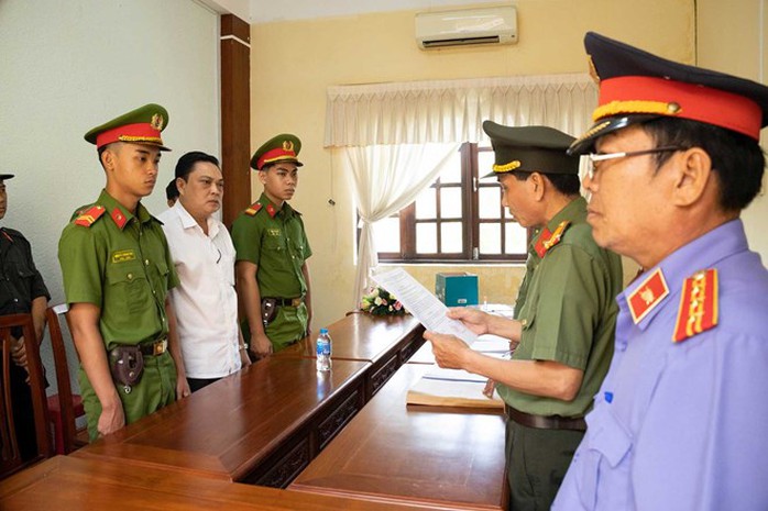 Thêm một cán bộ ở Hậu Giang bị bắt vì liên quan đất đai- Ảnh 4. Thêm một cán bộ ở Hậu Giang bị bắt vì liên quan đất đai- Ảnh 4.