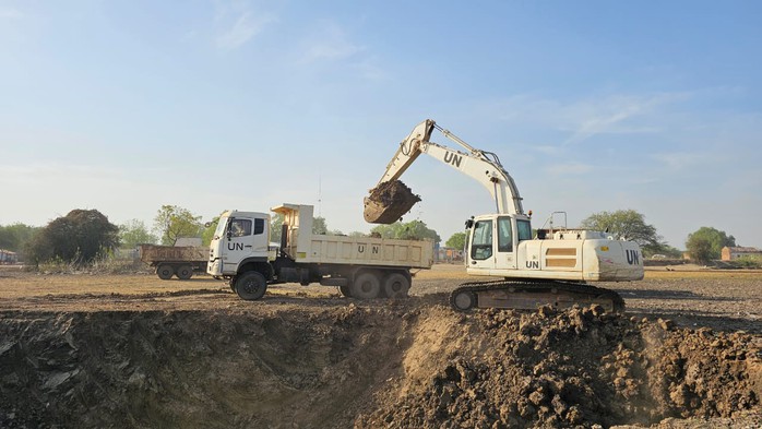 Thanh niên Đội công binh tình nguyện làm đường, mang nước sạch đến với người dân châu Phi- Ảnh 4.