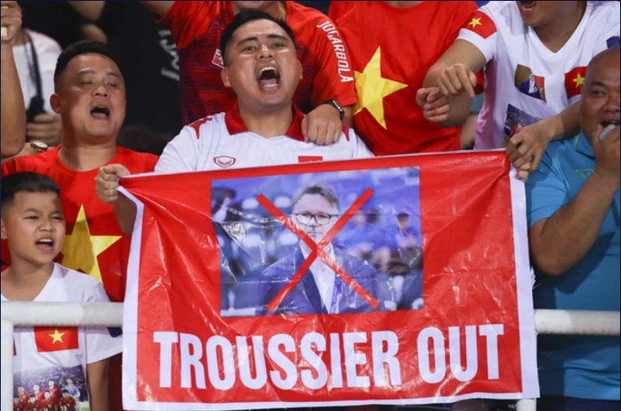HLV Troussier: Giờ chưa phải lúc để bàn về tương lai của tôi!- Ảnh 3. HLV Troussier: Giờ chưa phải lúc để bàn về tương lai của tôi!- Ảnh 3.