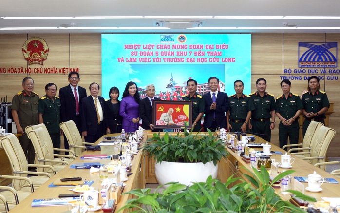 Trường ĐH Cửu Long tổ chức hội nghị tuyên truyền về bảo vệ Tổ quốc- Ảnh 3. Trường ĐH Cửu Long tổ chức hội nghị tuyên truyền về bảo vệ Tổ quốc- Ảnh 3.