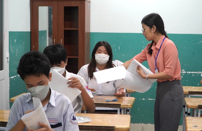 Thí sinh tham gia kỳ thi tuyển sinh lớp 10 năm 2023 tại TP HCM