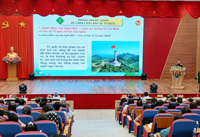 Trường ĐH Cửu Long tổ chức hội nghị tuyên truyền về bảo vệ Tổ quốc- Ảnh 5. Trường ĐH Cửu Long tổ chức hội nghị tuyên truyền về bảo vệ Tổ quốc- Ảnh 5.