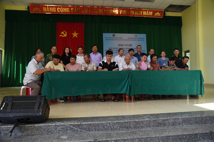 Vùng Cảnh sát biển 2 tuyên truyền phòng chống IUU trên địa bàn tỉnh Quảng Ngãi- Ảnh 5. Vùng Cảnh sát biển 2 tuyên truyền phòng chống IUU trên địa bàn tỉnh Quảng Ngãi- Ảnh 5.