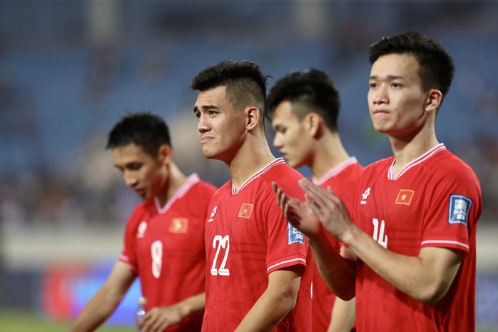 Tuyển Việt Nam văng khỏi tốp 110 FIFA sau 8 năm- Ảnh 1. Tuyển Việt Nam văng khỏi tốp 110 FIFA sau 8 năm- Ảnh 1.