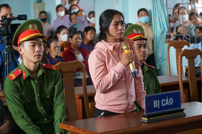 Con trai gây tai nạn làm 4 người tử vong, mẹ lãnh án tù- Ảnh 1. Con trai gây tai nạn làm 4 người tử vong, mẹ lãnh án tù- Ảnh 1.