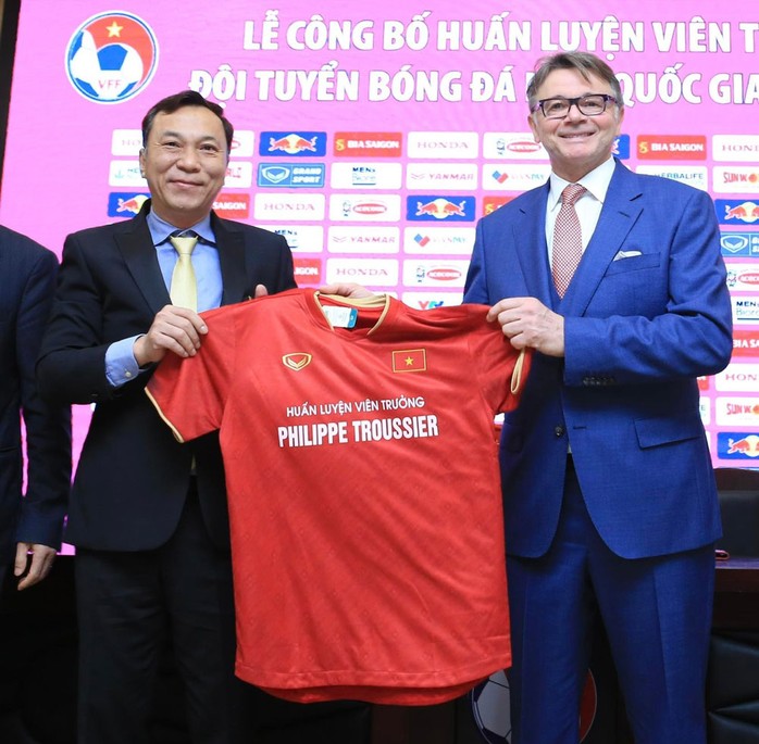 VFF phải đền bù bao nhiêu tiền để chấm dứt hợp đồng với HLV Philippe Troussier?- Ảnh 3. VFF phải đền bù bao nhiêu tiền để chấm dứt hợp đồng với HLV Philippe Troussier?- Ảnh 3.
